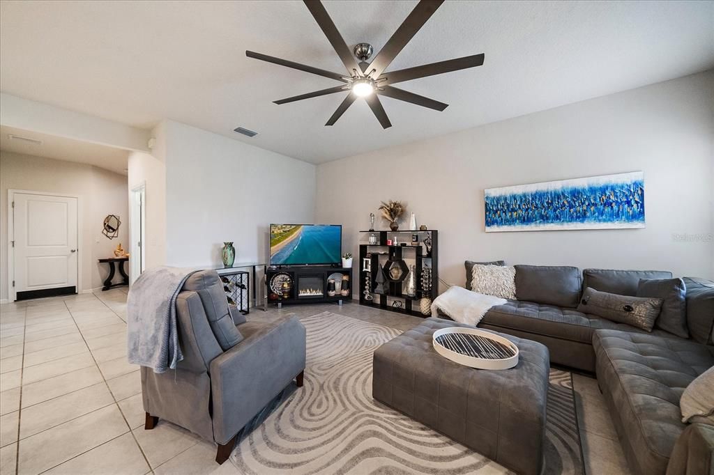 待售: $529,000 (5 贝兹, 3 浴室, 2356 平方英尺)