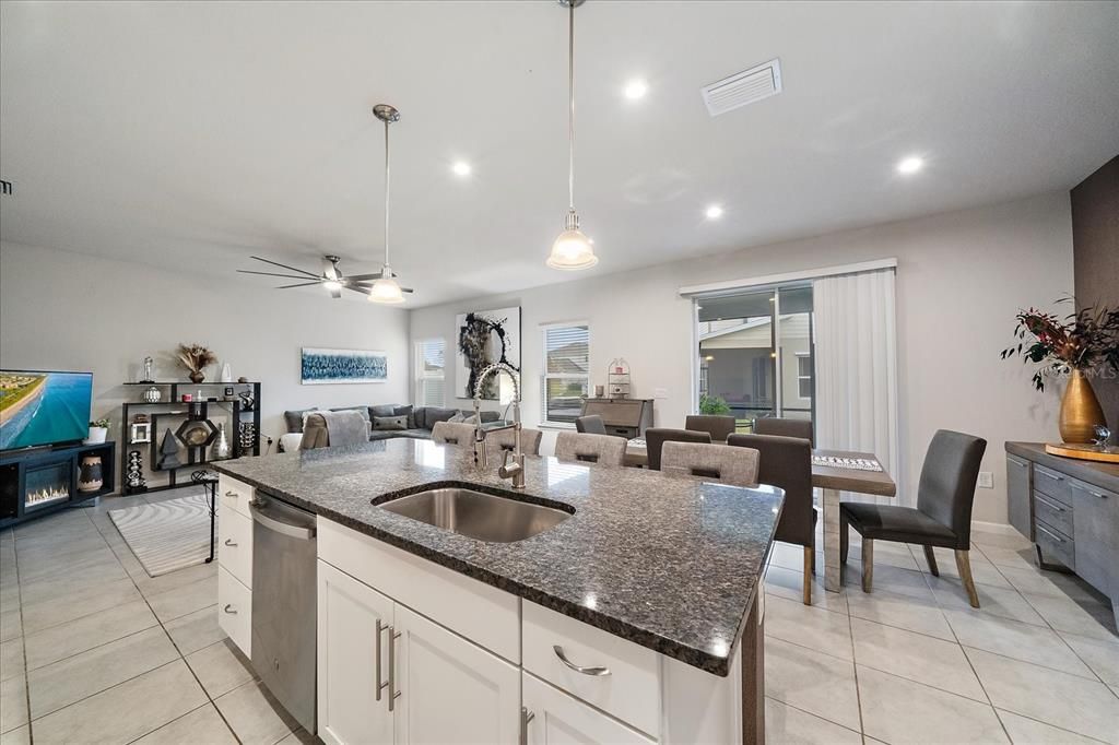 待售: $529,000 (5 贝兹, 3 浴室, 2356 平方英尺)