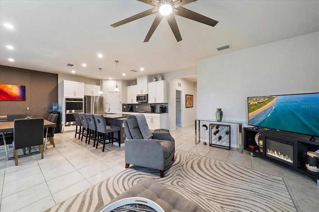 待售: $529,000 (5 贝兹, 3 浴室, 2356 平方英尺)