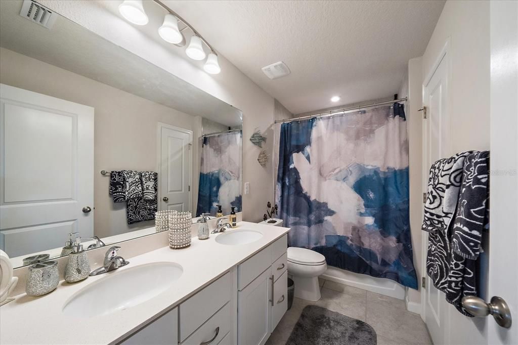 待售: $529,000 (5 贝兹, 3 浴室, 2356 平方英尺)