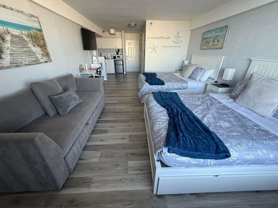 待售: $160,000 (1 贝兹, 1 浴室, 530 平方英尺)