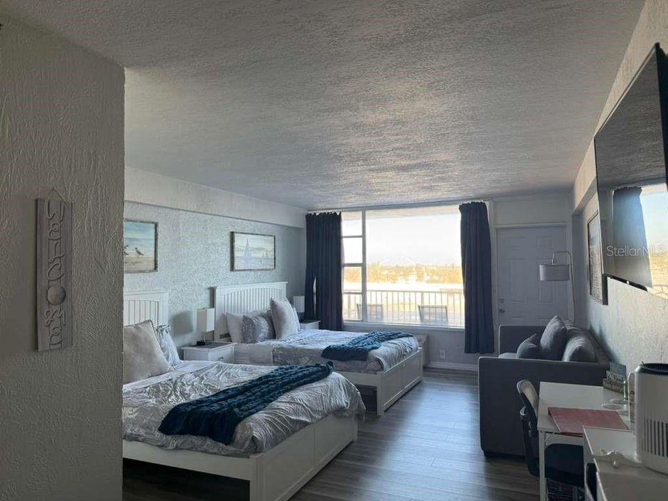 待售: $160,000 (1 贝兹, 1 浴室, 530 平方英尺)