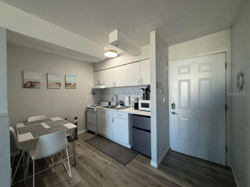 待售: $160,000 (1 贝兹, 1 浴室, 530 平方英尺)