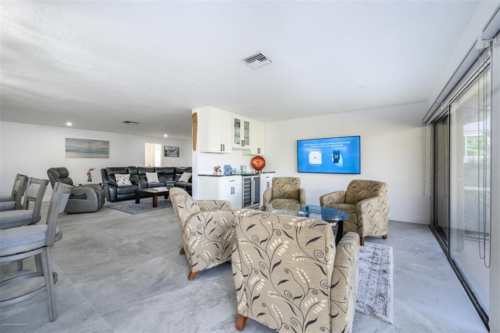 出租: $4,500 (3 贝兹, 2 浴室, 1896 平方英尺)