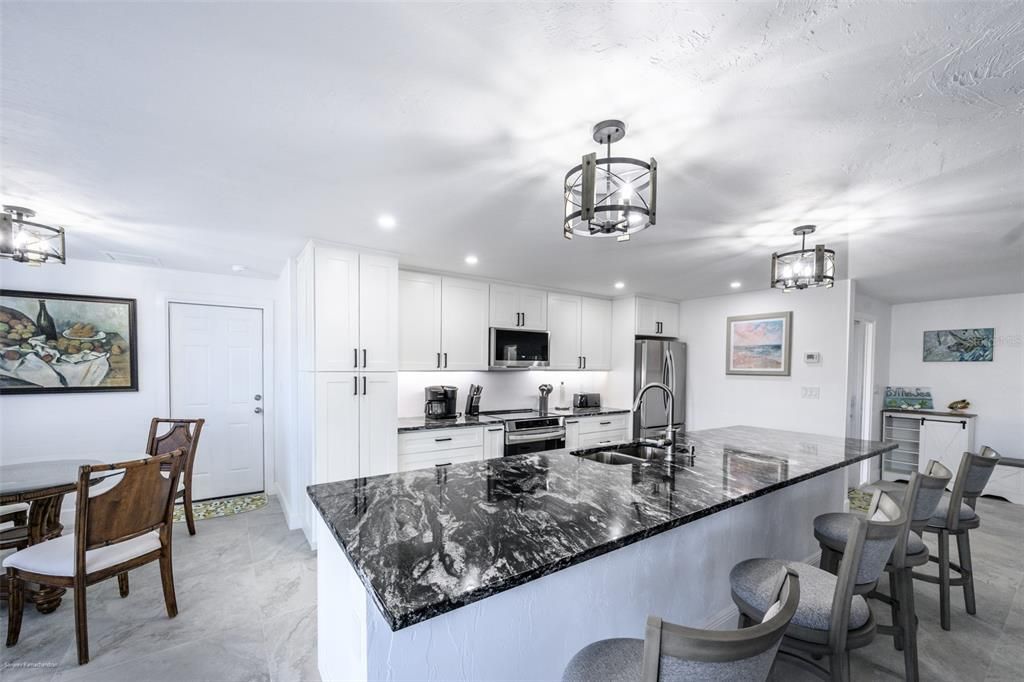 出租: $4,500 (3 贝兹, 2 浴室, 1896 平方英尺)