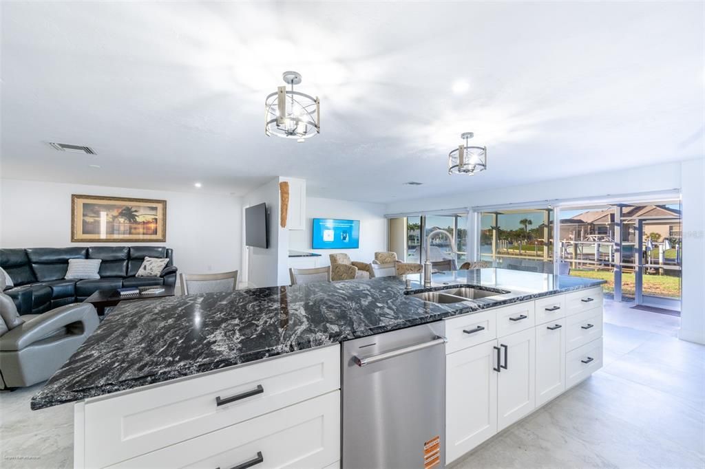 出租: $4,500 (3 贝兹, 2 浴室, 1896 平方英尺)