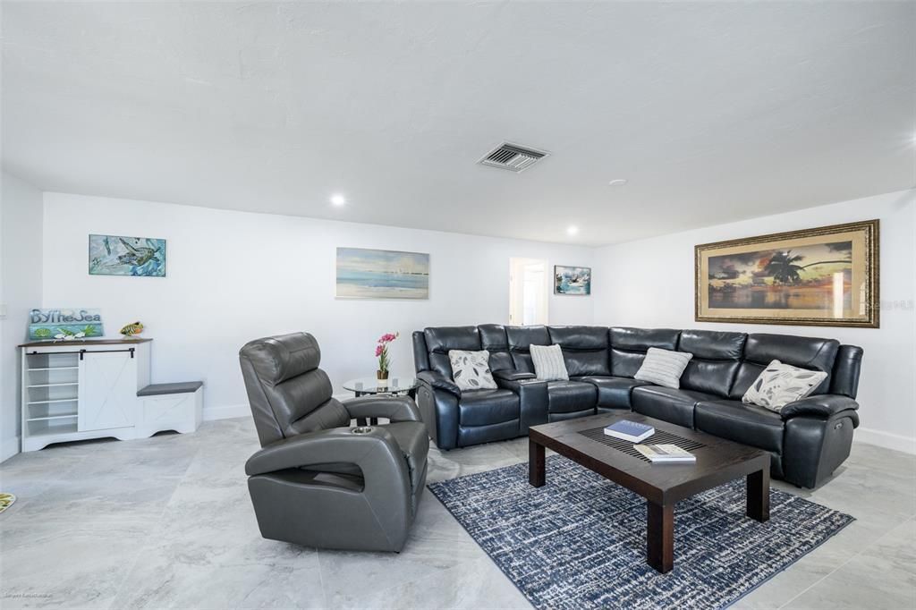 出租: $4,500 (3 贝兹, 2 浴室, 1896 平方英尺)