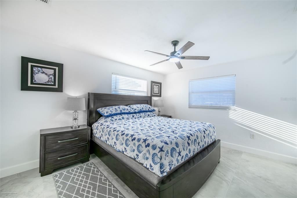 出租: $4,500 (3 贝兹, 2 浴室, 1896 平方英尺)