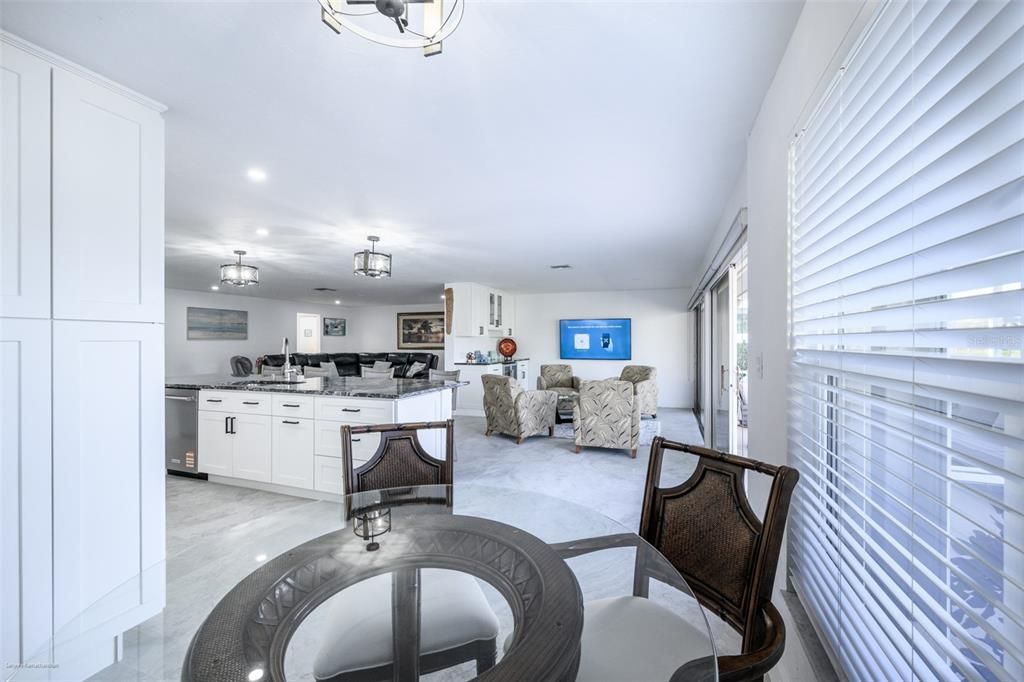 出租: $4,500 (3 贝兹, 2 浴室, 1896 平方英尺)