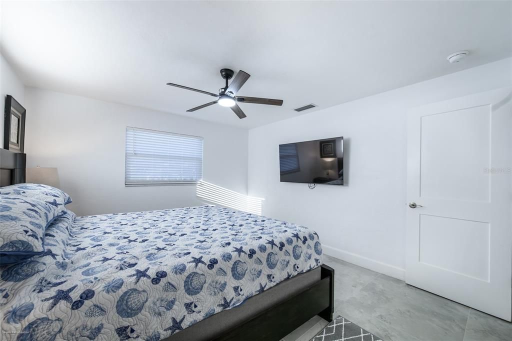 出租: $4,500 (3 贝兹, 2 浴室, 1896 平方英尺)