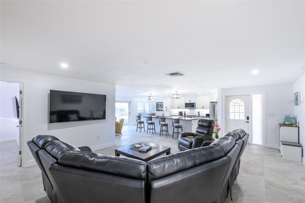 出租: $4,500 (3 贝兹, 2 浴室, 1896 平方英尺)