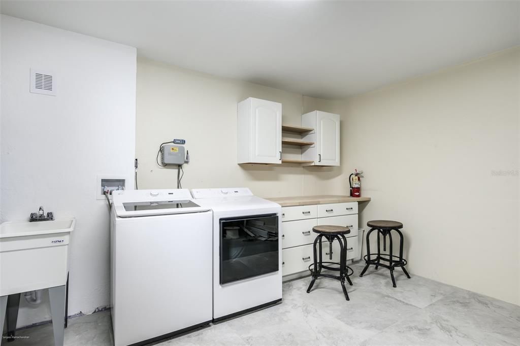 出租: $4,500 (3 贝兹, 2 浴室, 1896 平方英尺)