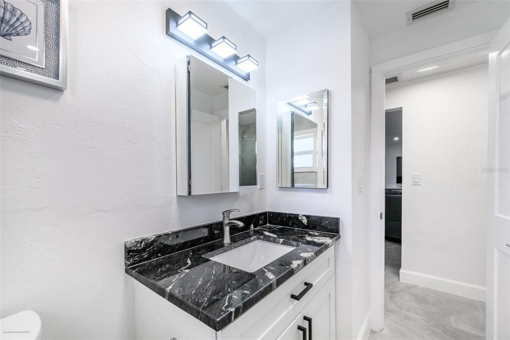 出租: $4,500 (3 贝兹, 2 浴室, 1896 平方英尺)