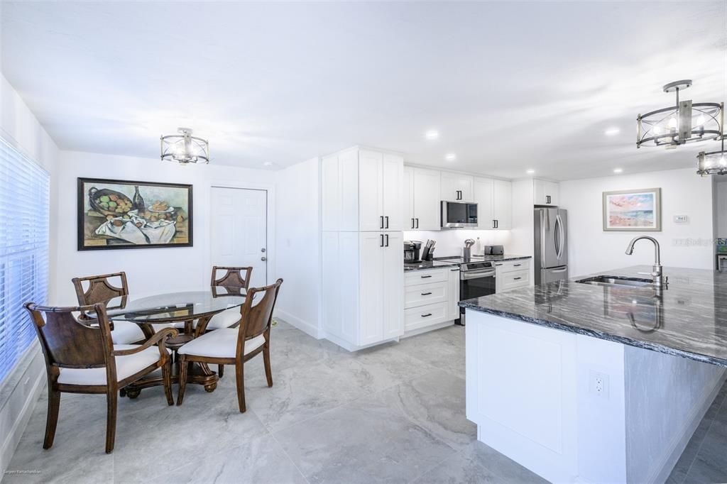 出租: $4,500 (3 贝兹, 2 浴室, 1896 平方英尺)