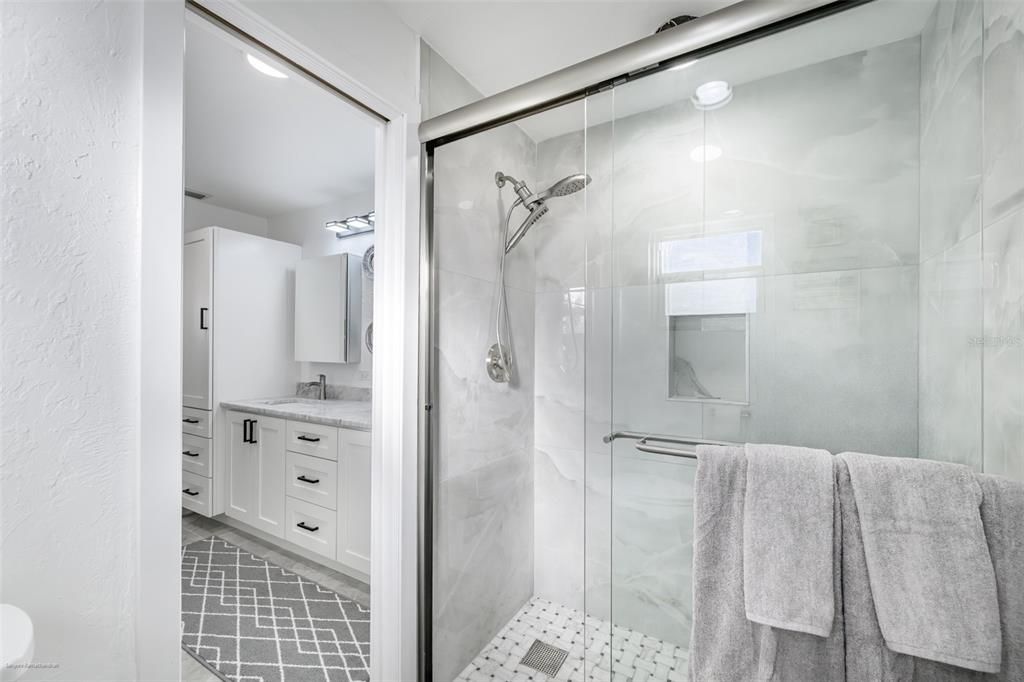 出租: $4,500 (3 贝兹, 2 浴室, 1896 平方英尺)