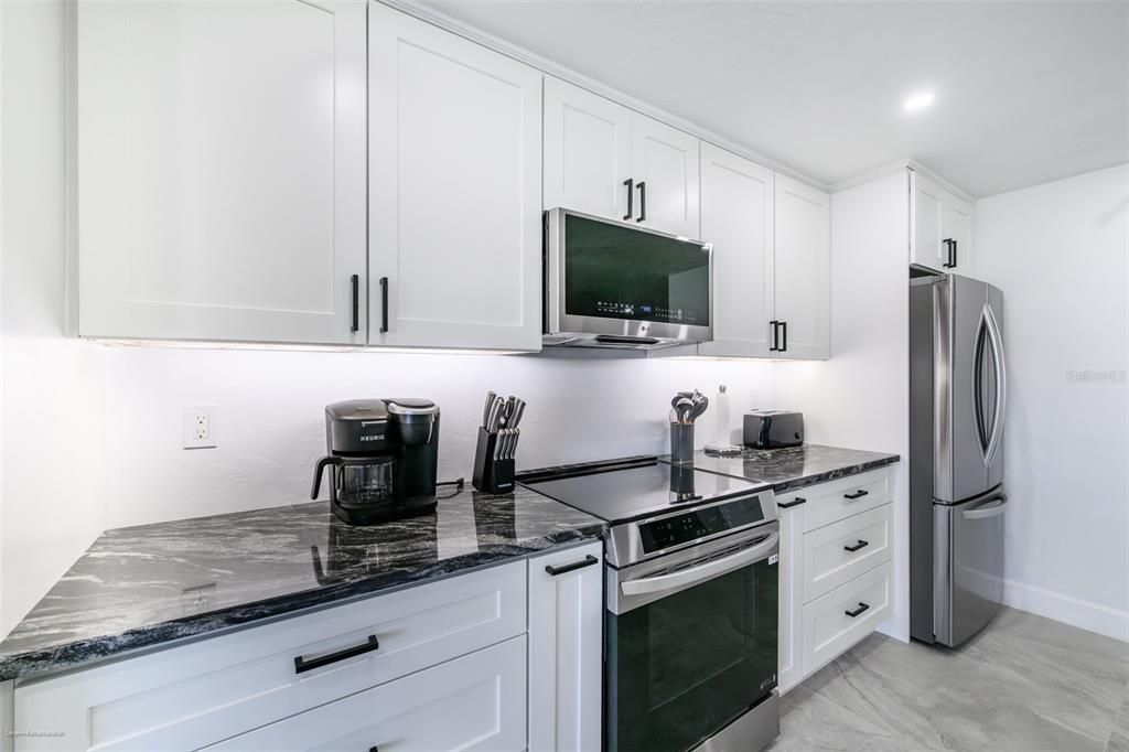 出租: $4,500 (3 贝兹, 2 浴室, 1896 平方英尺)