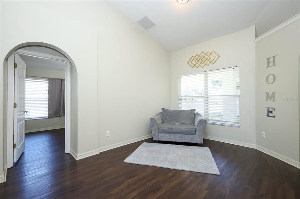 待售: $294,200 (3 贝兹, 2 浴室, 1585 平方英尺)