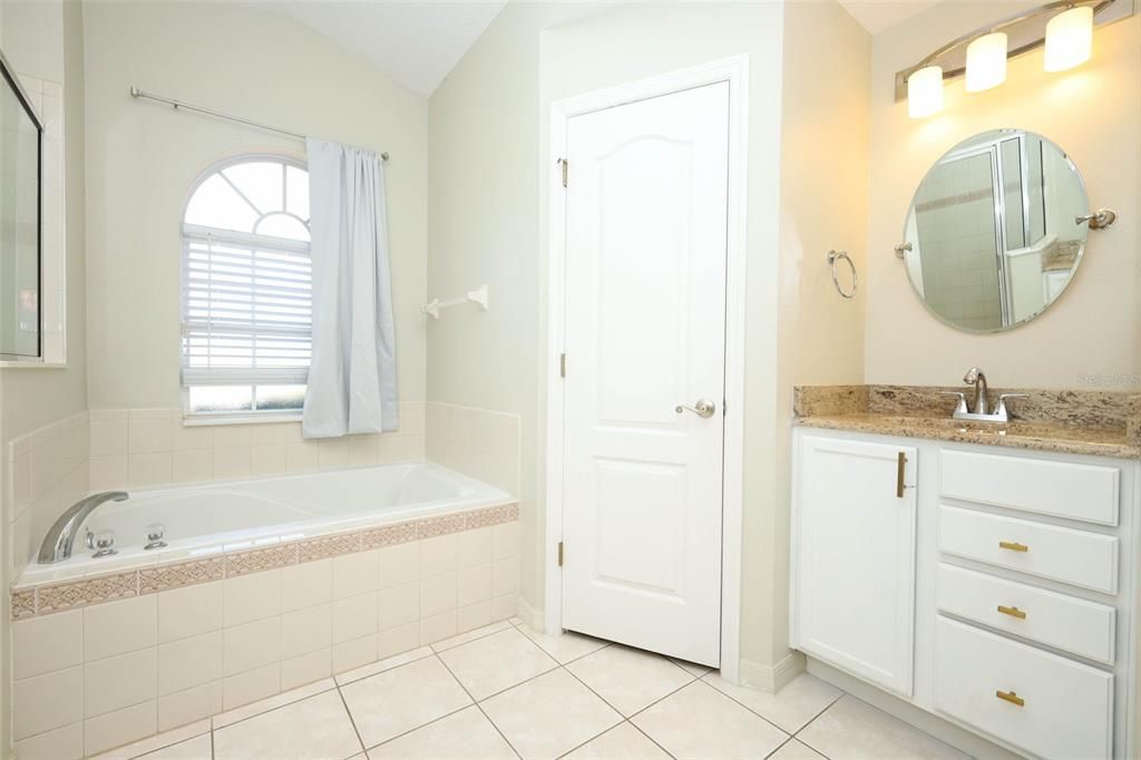 待售: $294,200 (3 贝兹, 2 浴室, 1585 平方英尺)