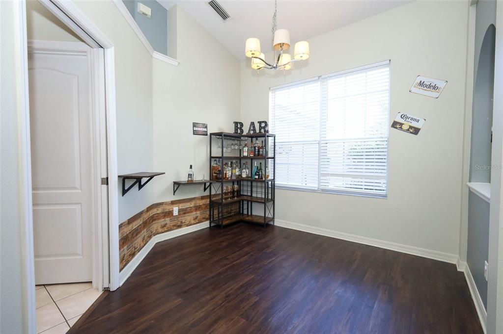 待售: $294,200 (3 贝兹, 2 浴室, 1585 平方英尺)