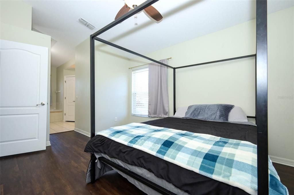 待售: $294,200 (3 贝兹, 2 浴室, 1585 平方英尺)