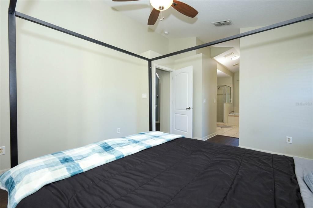 待售: $294,200 (3 贝兹, 2 浴室, 1585 平方英尺)