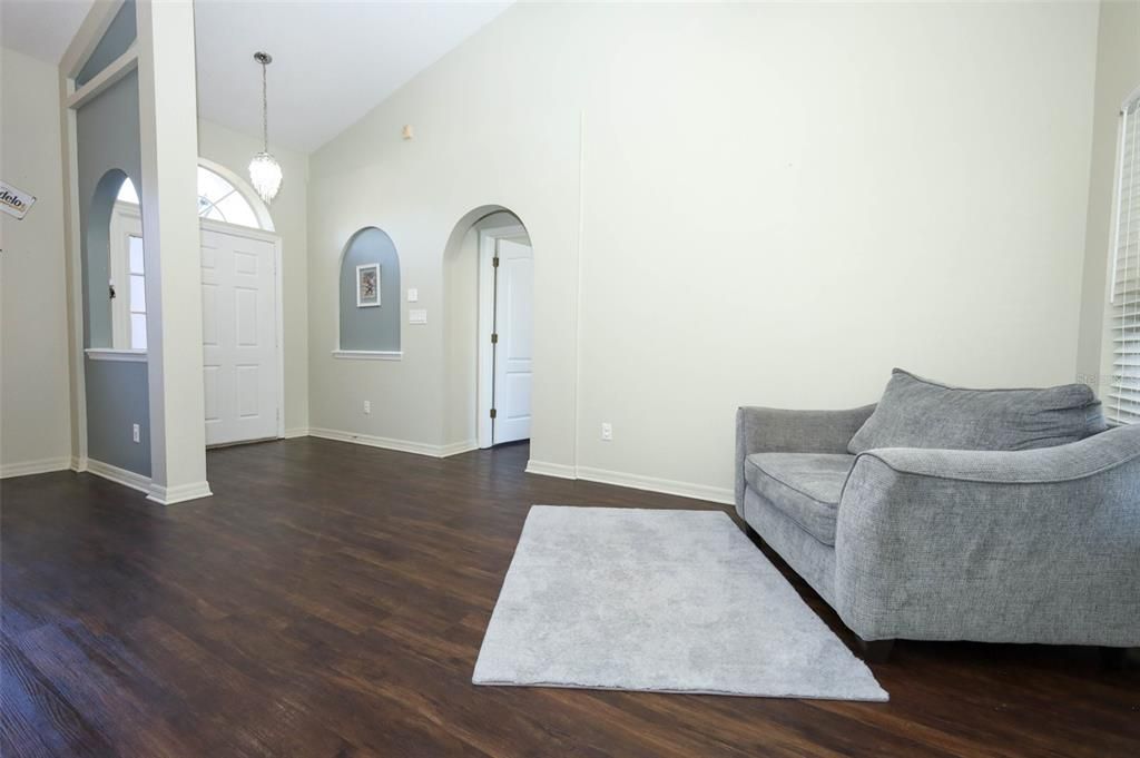 待售: $294,200 (3 贝兹, 2 浴室, 1585 平方英尺)