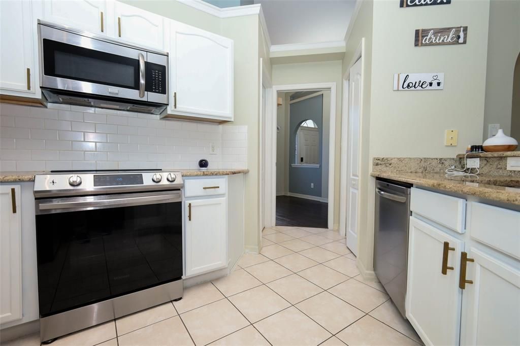 待售: $294,200 (3 贝兹, 2 浴室, 1585 平方英尺)