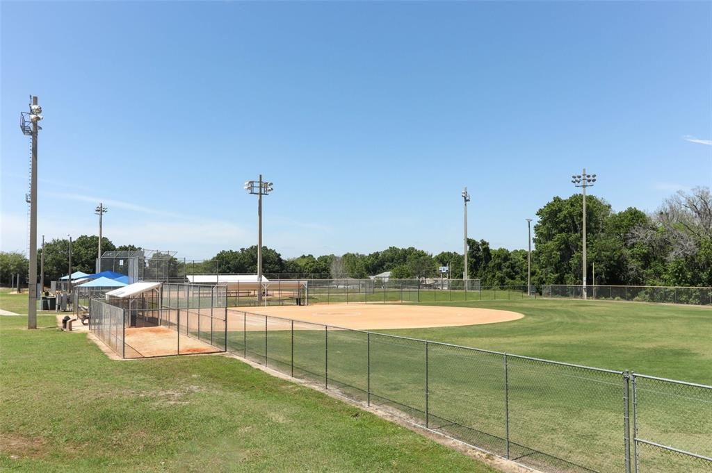 待售: $294,200 (3 贝兹, 2 浴室, 1585 平方英尺)