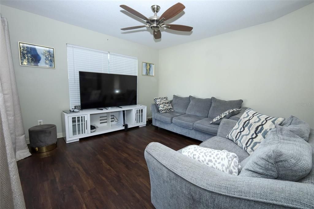 待售: $294,200 (3 贝兹, 2 浴室, 1585 平方英尺)