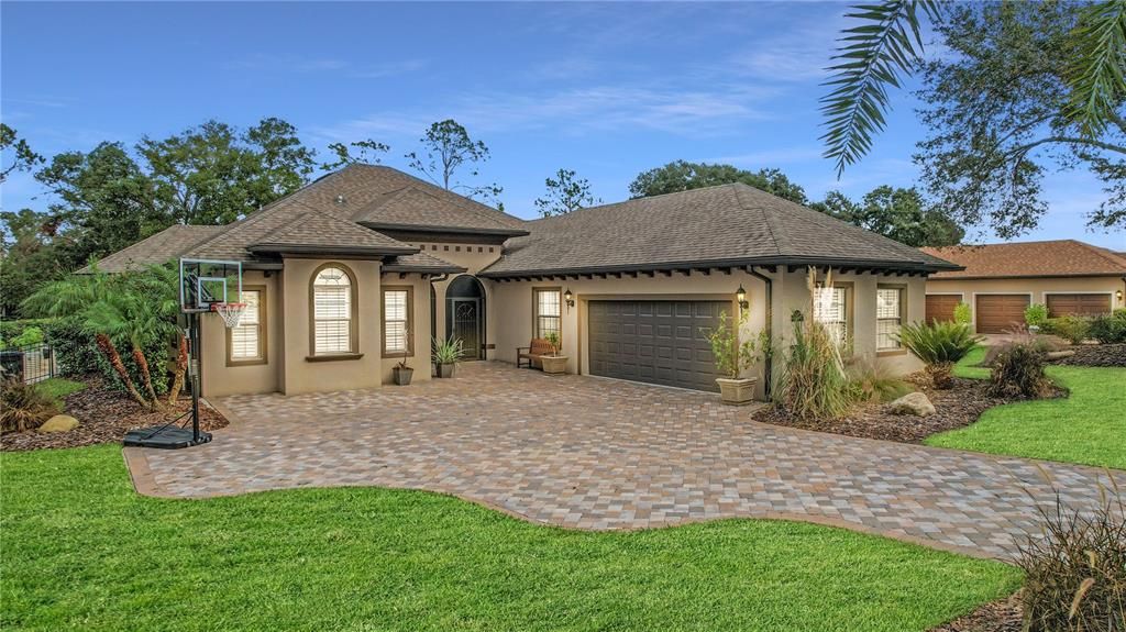 For Sale: $729,900 (4 beds, 3 baths, 2586 Square Feet)