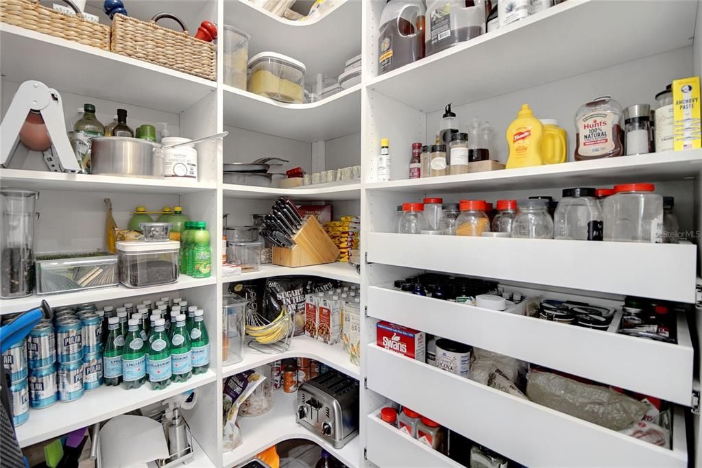 For Sale: $729,900 (4 beds, 3 baths, 2586 Square Feet)