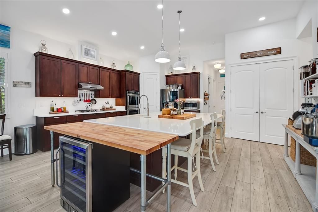 For Sale: $729,900 (4 beds, 3 baths, 2586 Square Feet)