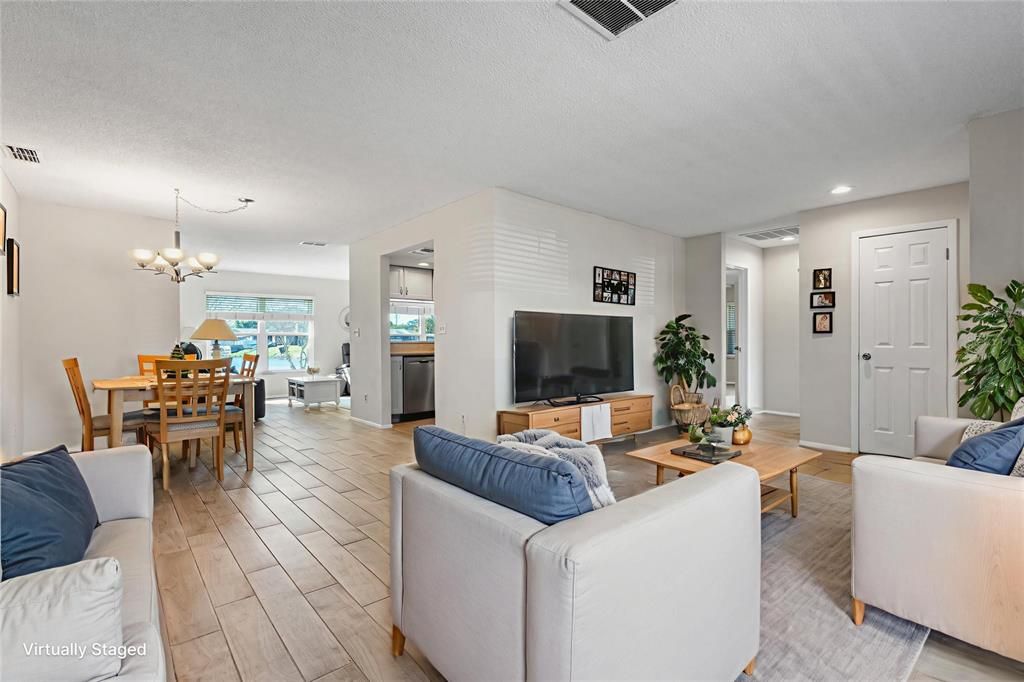 待售: $359,000 (3 贝兹, 2 浴室, 1717 平方英尺)