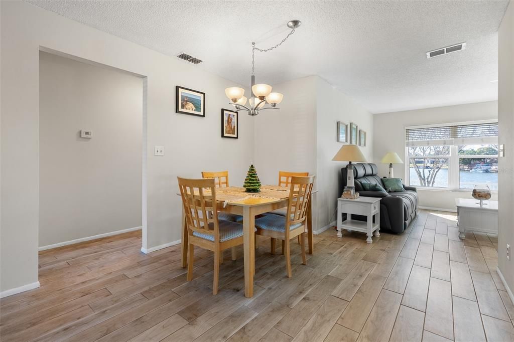 待售: $359,000 (3 贝兹, 2 浴室, 1717 平方英尺)