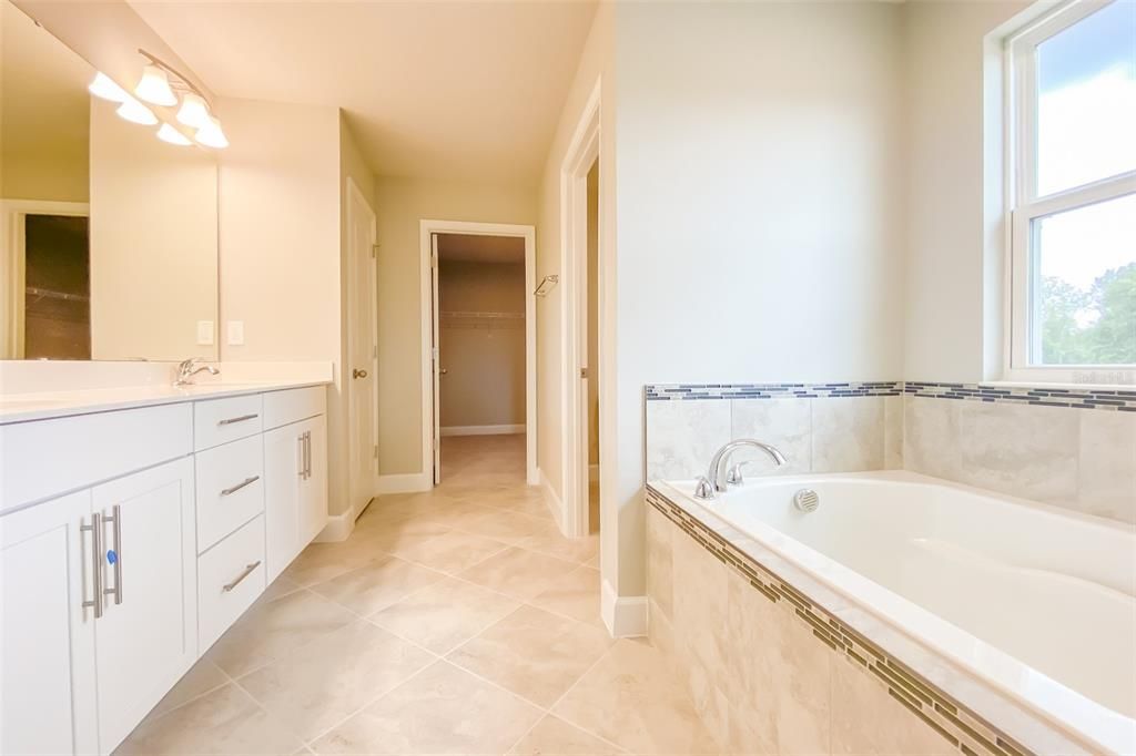 В аренду: $4,000 (4 спален, 3 ванн, 3109 Квадратных фут)