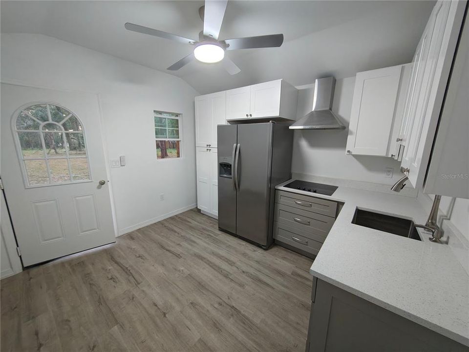 На продажу: $859,900 (3 спален, 3 ванн, 2034 Квадратных фут)