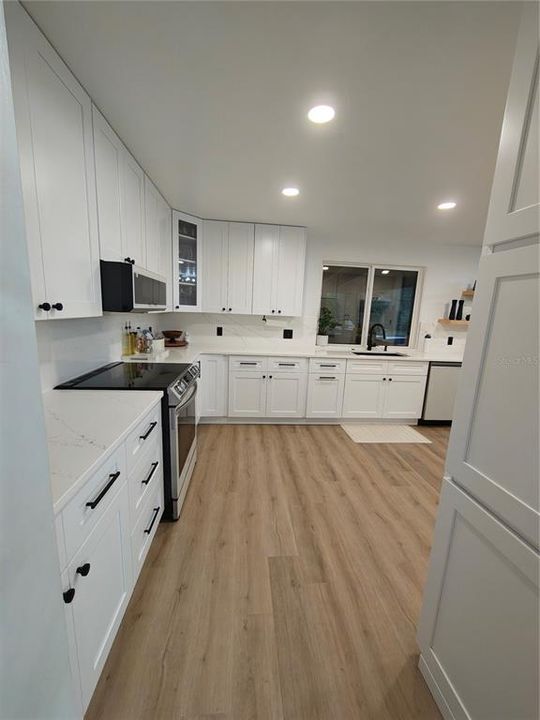 На продажу: $859,900 (3 спален, 3 ванн, 2034 Квадратных фут)