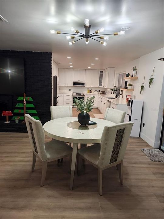 На продажу: $859,900 (3 спален, 3 ванн, 2034 Квадратных фут)