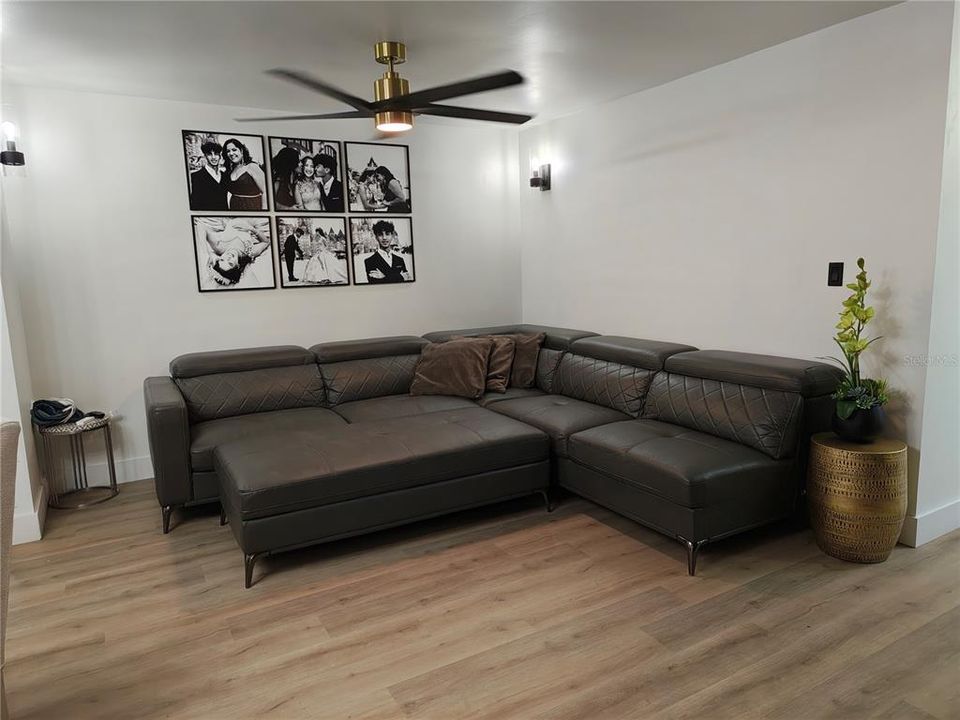 На продажу: $859,900 (3 спален, 3 ванн, 2034 Квадратных фут)