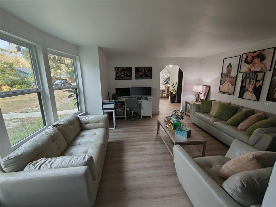 На продажу: $859,900 (3 спален, 3 ванн, 2034 Квадратных фут)