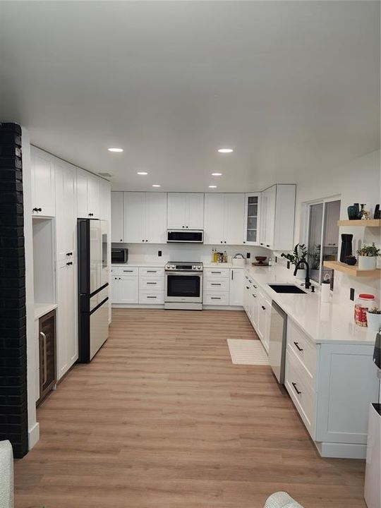 На продажу: $859,900 (3 спален, 3 ванн, 2034 Квадратных фут)