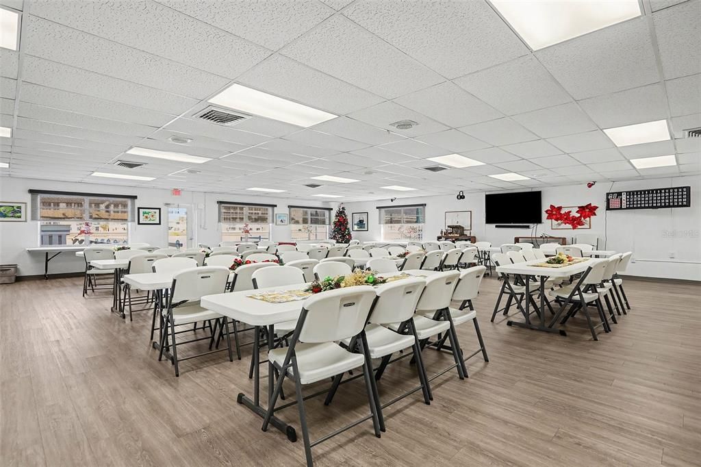 待售: $60,000 (2 贝兹, 1 浴室, 912 平方英尺)