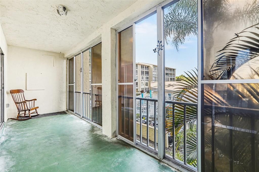 待售: $60,000 (2 贝兹, 1 浴室, 912 平方英尺)