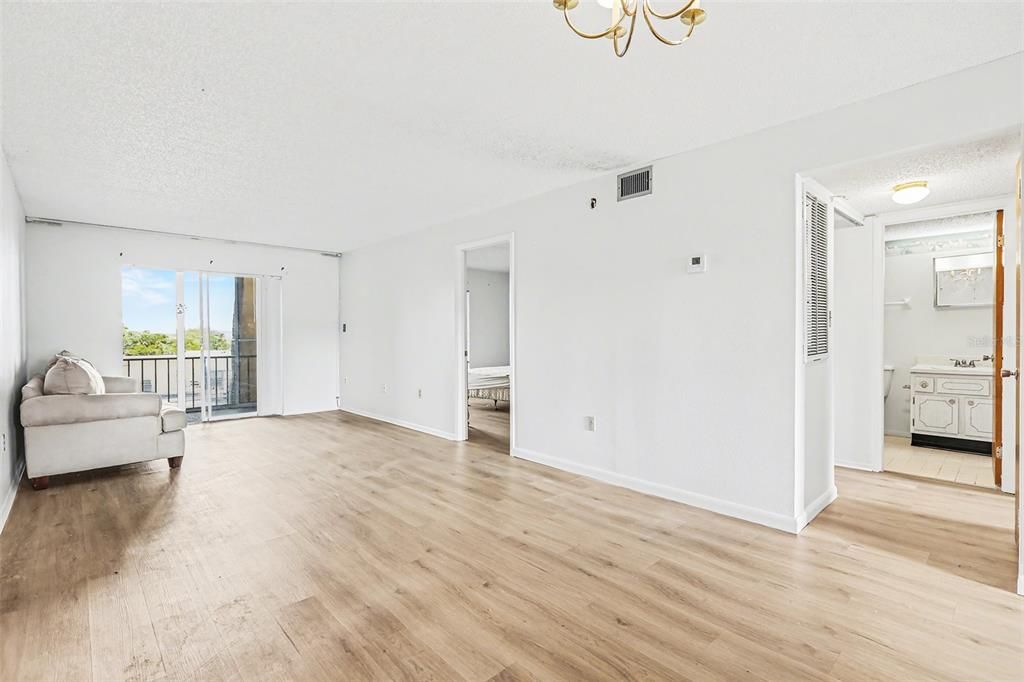 待售: $60,000 (2 贝兹, 1 浴室, 912 平方英尺)