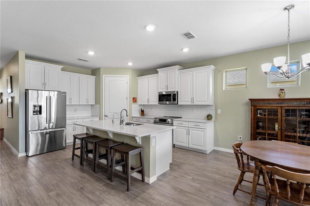 待售: $439,900 (4 贝兹, 2 浴室, 2056 平方英尺)