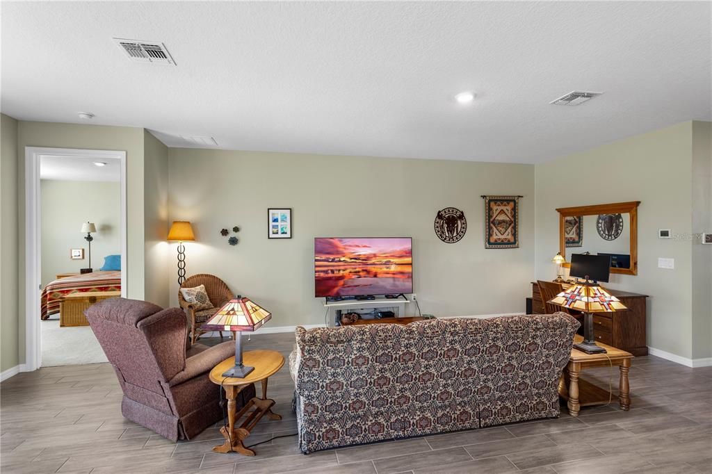 待售: $439,900 (4 贝兹, 2 浴室, 2056 平方英尺)