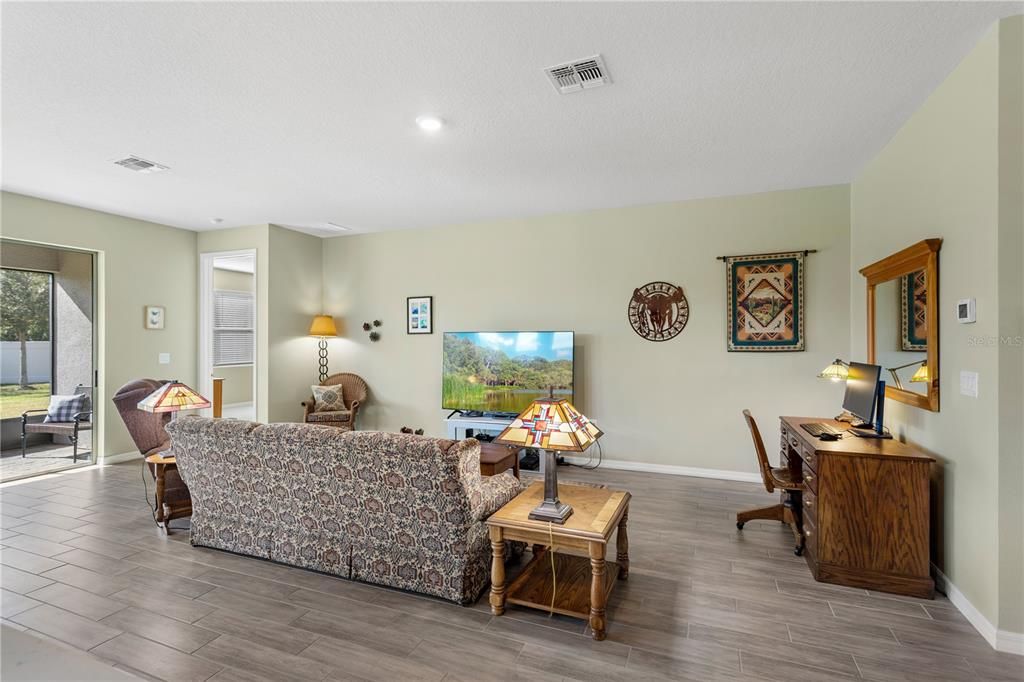 待售: $439,900 (4 贝兹, 2 浴室, 2056 平方英尺)