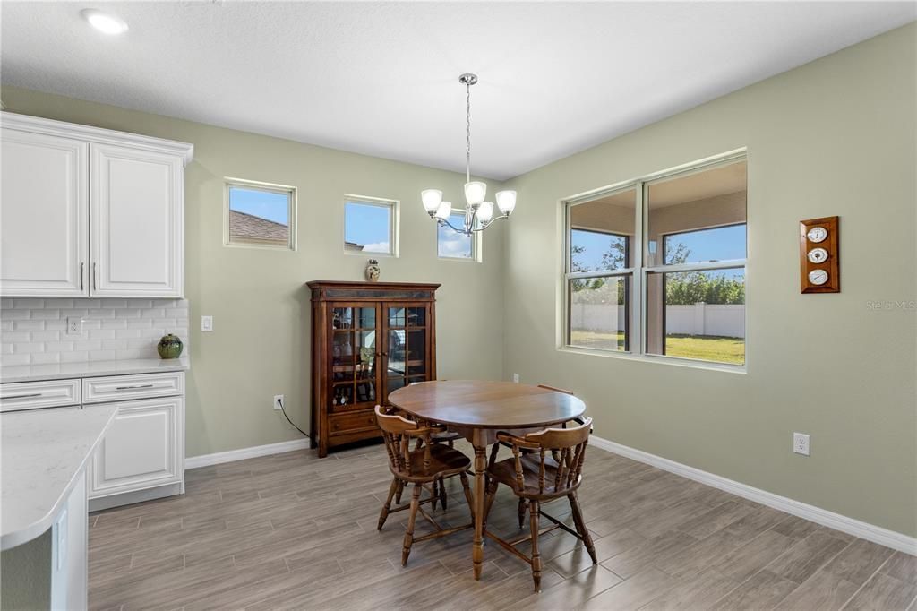 待售: $439,900 (4 贝兹, 2 浴室, 2056 平方英尺)