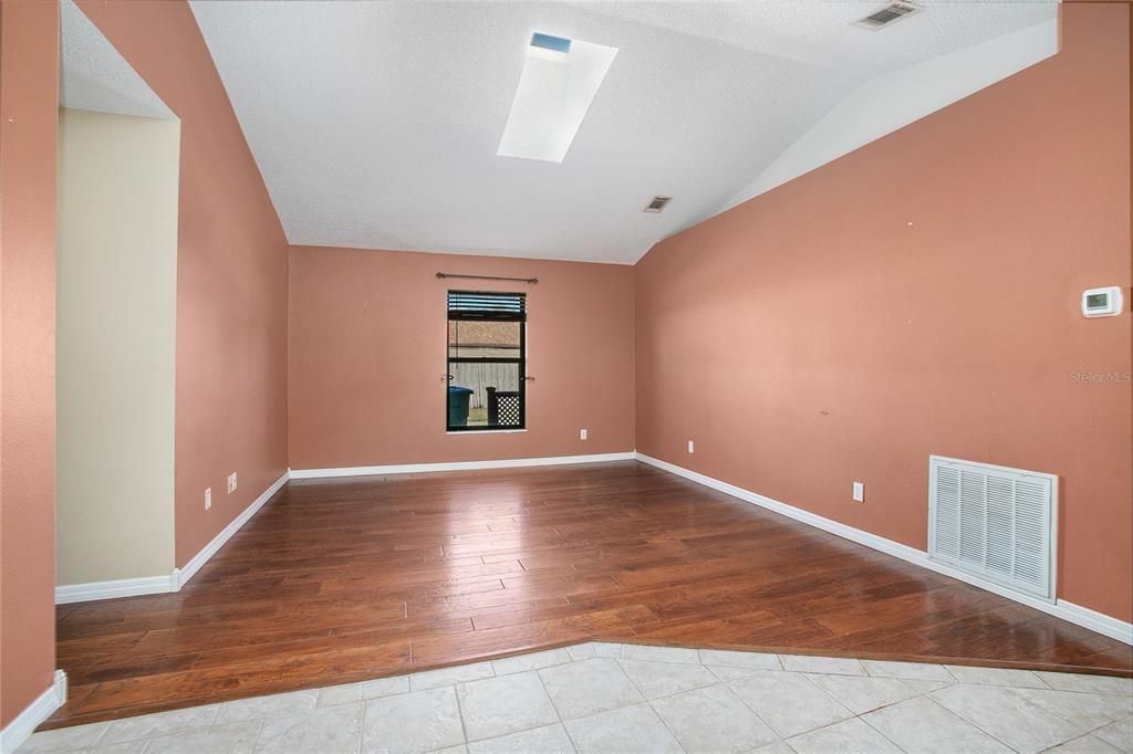 待售: $350,000 (3 贝兹, 2 浴室, 1488 平方英尺)