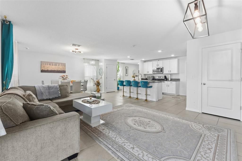 En Renta: $2,850 (4 camas, 3 baños, 2328 Pies cuadrados)